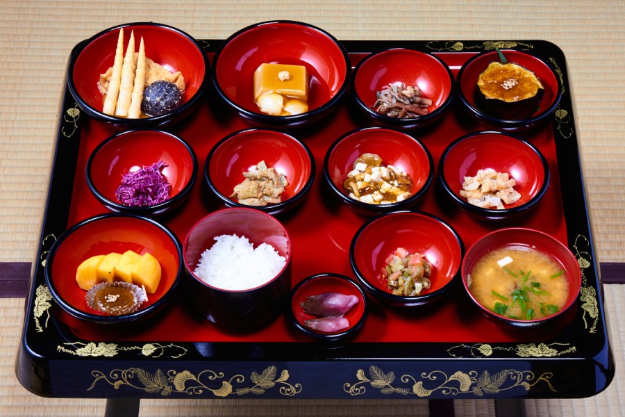A typical Shojin Ryori meal separated into various bowls